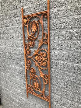 Hekwerk, antiek raam rek, gietijzeren (cast iron) rek / balkon reling