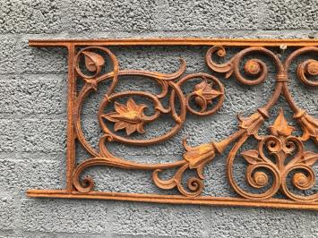 Hekwerk, antiek raam rek, gietijzeren (cast iron) rek / balkon reling