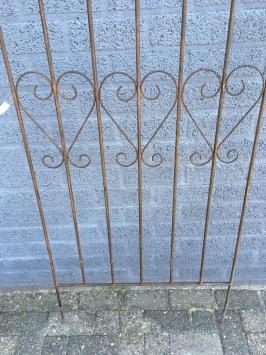Schöne Zierzaun mit Französisch Lilie Metall als Gartensticher