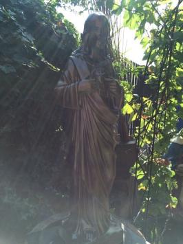 Jesus heiliges Herz Statue, massiver Stein, Farbe Bronze, Gartenstatue