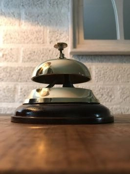 Hotel-balie bel hout -messing, prachtige klank