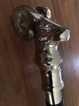 Edler Spazierstock mit Steinbockkopf aus Nickel