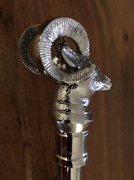 Edler Spazierstock mit Steinbockkopf aus Nickel