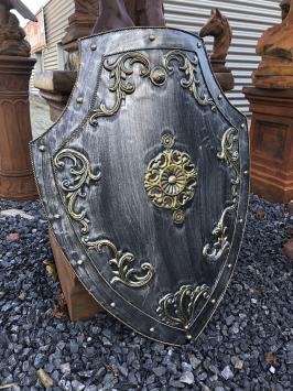 Schönes Metallschild mit messingfarbenen Ornamenten, Burgstil
