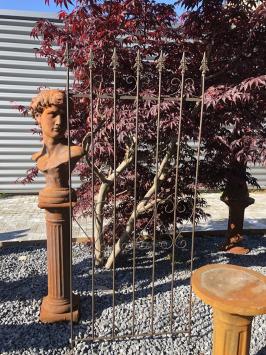 Schöne Zierzaun mit Französisch Lilie Metall als Gartensticher