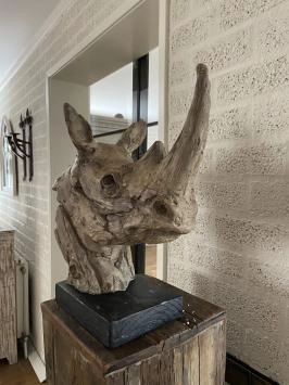 Kop van een neushoorn, fraai in detail, polystone woodlook