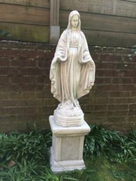 Maria Statue auf Sockel, Gartenstatue massiv Steinguss