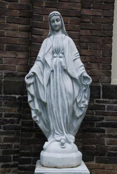Mutter Maria, Kirchliche Gartenskulptur, Stein