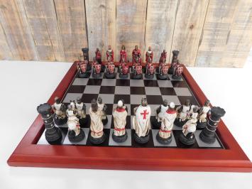 Een schaakspel met als thema: 'MEDIEVAL KNIGHTS', schaakstukken