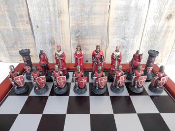 Een schaakspel met als thema: 'MEDIEVAL KNIGHTS', schaakstukken