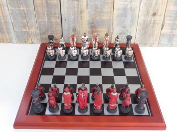 Een schaakspel met als thema: 'MEDIEVAL KNIGHTS', schaakstukken