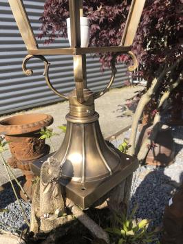 Stehleuchte auf Sockel, Messing, Lampe für Säule