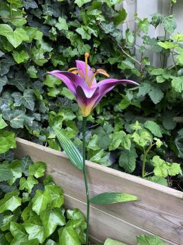 Metalllilie - Gartendekoration - rosa