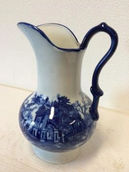 Delfter blaues Milchkännchen, bemaltes Porzellan, Replik