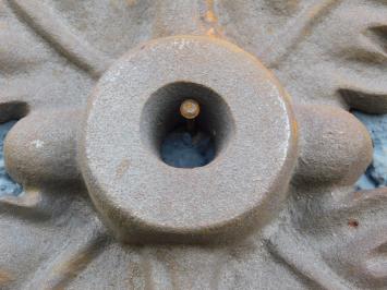 Wandanker aus Gusseisen in Form eines Eichenblatts