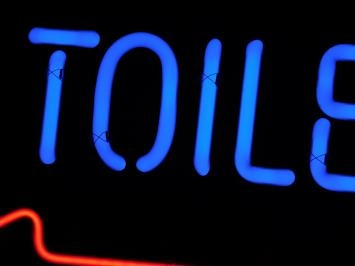 Neon Toilettes Schild- 56 cm - Blau mit Rot - Licht