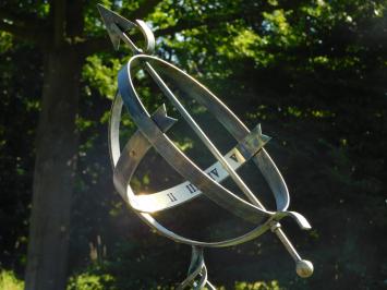 Sonnenuhr aus Eisen – Steinsockel – klassisch