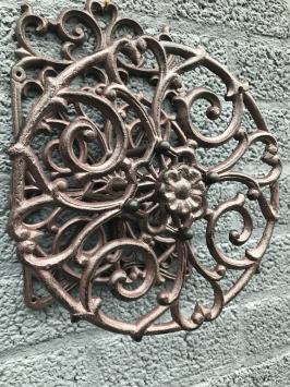 Gartenschlauchhalter aus Gusseisen – braun – Landhausstil