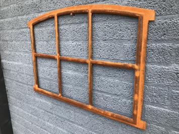 Gusseisenfenster mit Bögen, Stallfenster