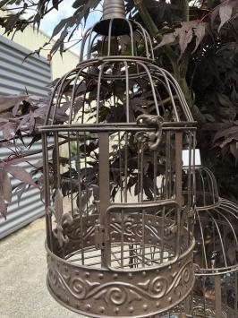 Set ronde bruine metalen vogelkooitjes