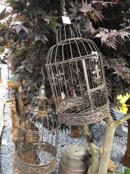Set ronde bruine metalen vogelkooitjes