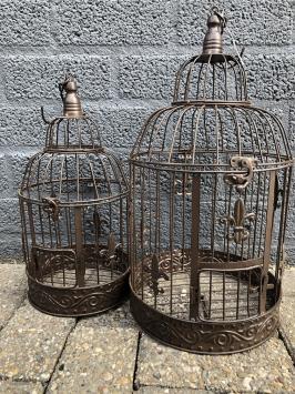 Set ronde bruine metalen vogelkooitjes