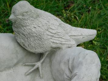 Vogelbad - Hände mit Vogel - Stein
