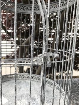 Dekorativer Vogelkäfig aus Eisen