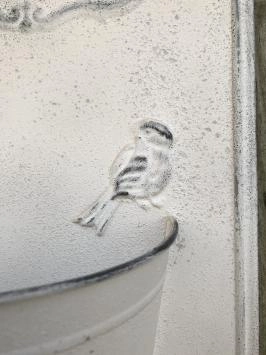 Metalen wanddecoratie - bloembak met vogel - 'garden' - wit
