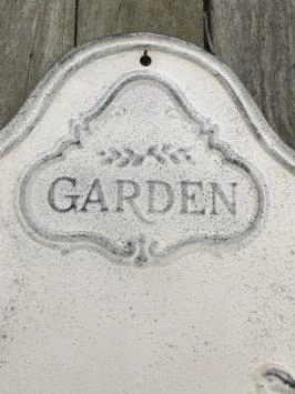 Metalen wanddecoratie - bloembak met vogel - 'garden' - wit