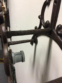 Wasserschlauchhalter aus Gusseisen - Messinghahn - braun