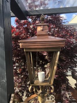 Wandlamp vierkant L bestaande uit koper en messing