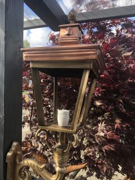 Wandlamp vierkant L bestaande uit koper en messing