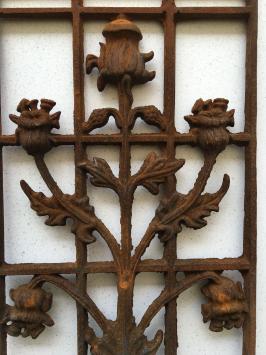 Gietijzeren wandornament bloemmotief