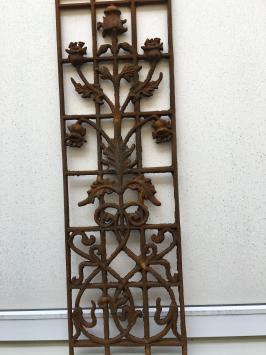 Gietijzeren wandornament bloemmotief