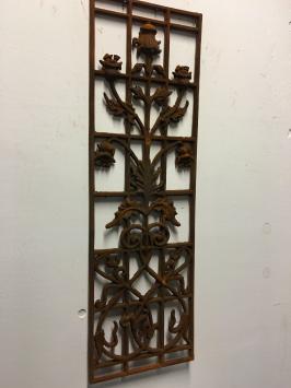 Gietijzeren wandornament bloemmotief