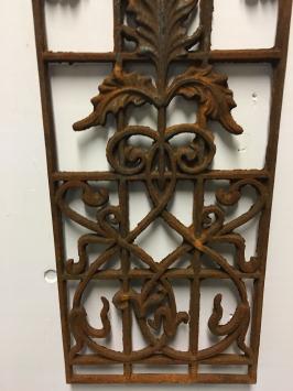 Gietijzeren wandornament bloemmotief