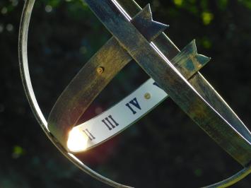 Sonnenuhr aus Eisen – Schale aus Messing