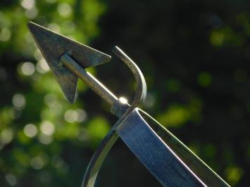 Sonnenuhr aus Eisen – Schale aus Messing